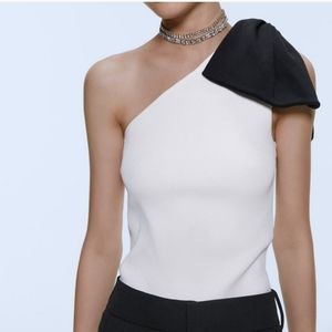 Authentic Zara Assymetric One Shoulder Knit Black and White, Size Small